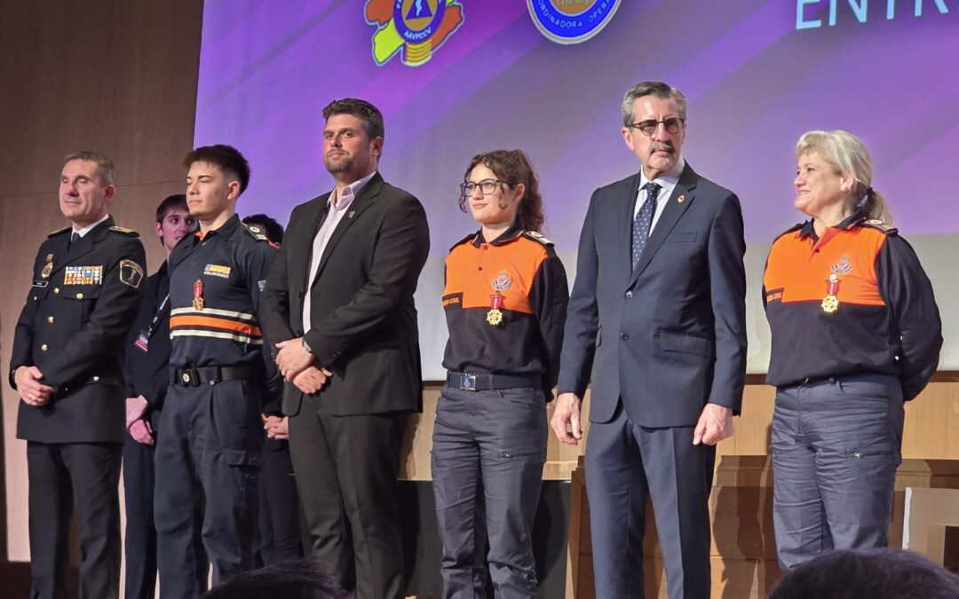 El Ayuntamiento de Moncada condecora a Protección Civil Yebes por su labor tras la DANA de Valencia
