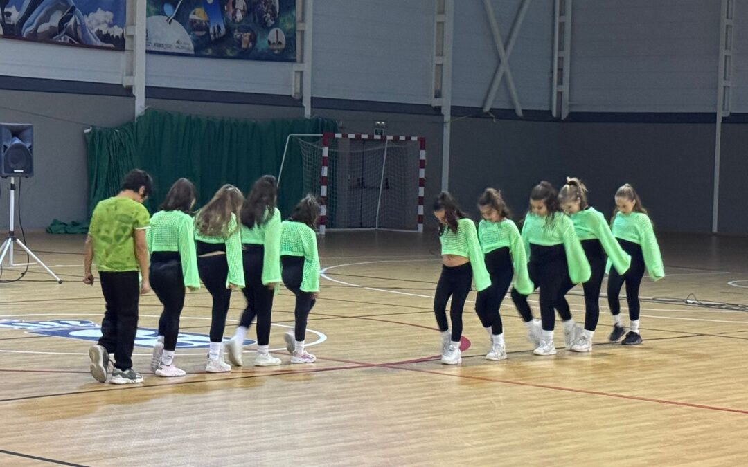 Gran éxito de la actuación navideña de la Escuela Municipal de Danza en Valdeluz